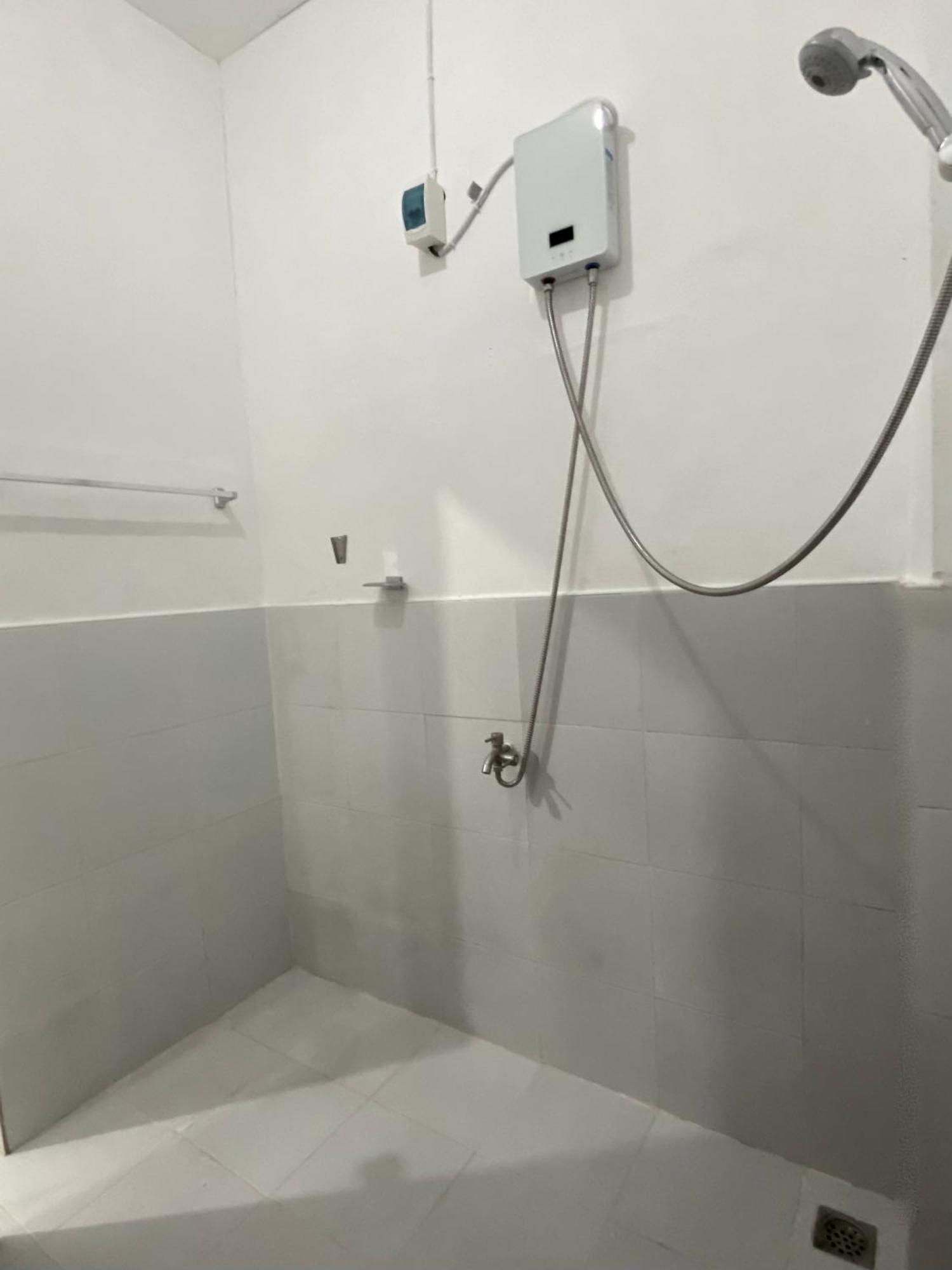 Reddot Guest House 卢纳将军城 外观 照片